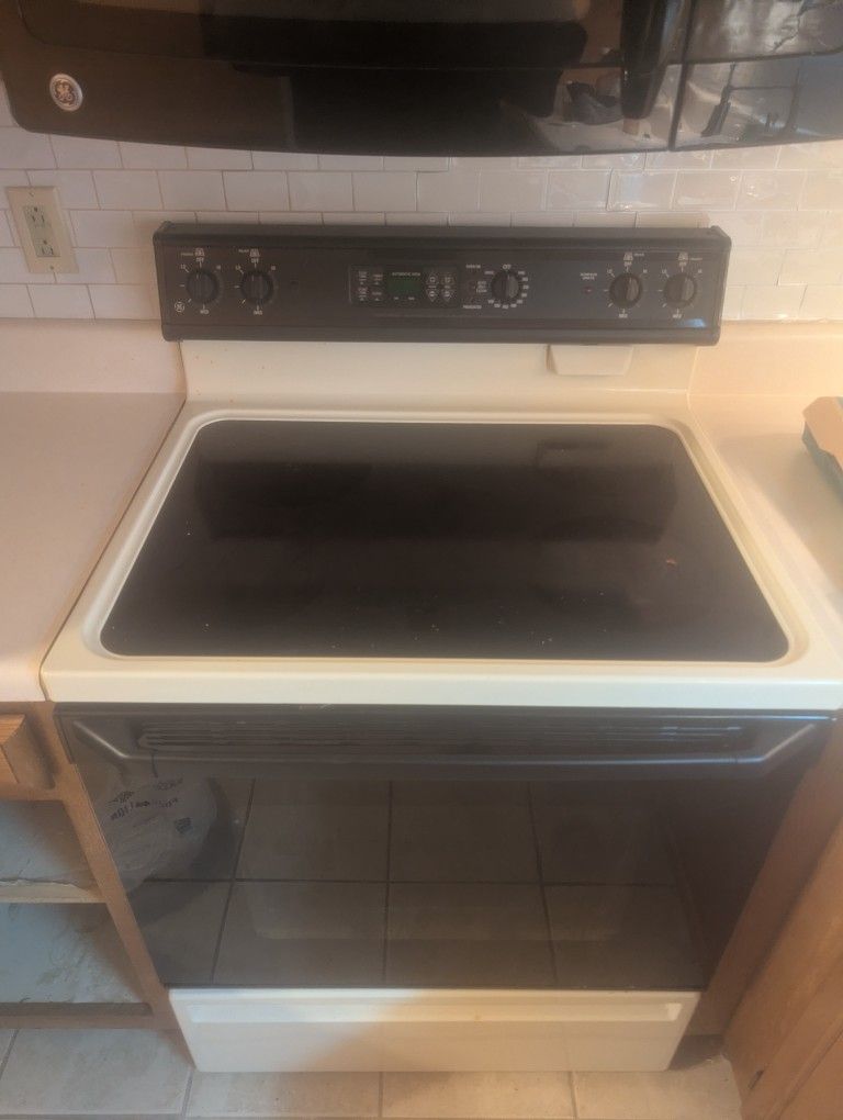 GE Flat Top Stove