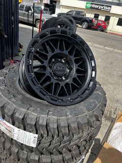 SET OF FOUR 17” CHEVY GMC TOYOTA WHEELS AND TIRES