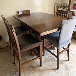 Counter Height Mahogany Dining Table with 5 Barstools