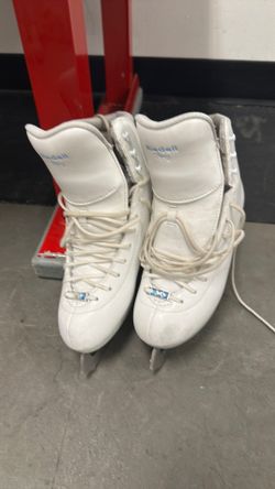 Figure skate size 4