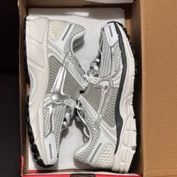 White Nike Zoom Vomero 5 