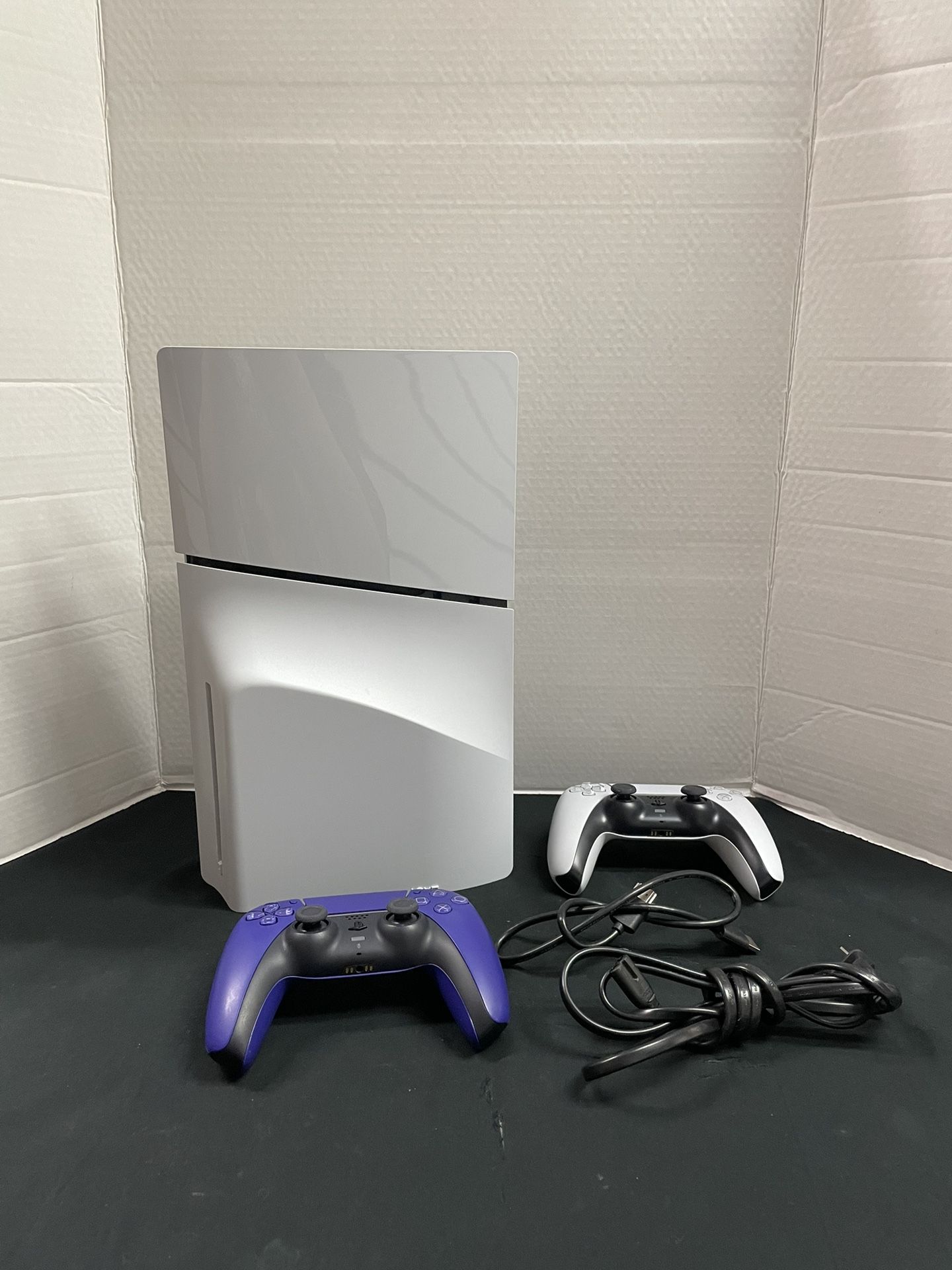Sony PS5 Slim Disc Version W/2 Controllers CFI-2015