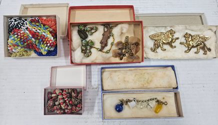 Vintage Costume Jewelry Beeds