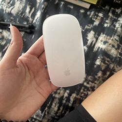 Apple Magic Mouse: Wireless, Bluetooth, Rechargeable. Works with Mac or iPad; Multi-Touch Surface - White