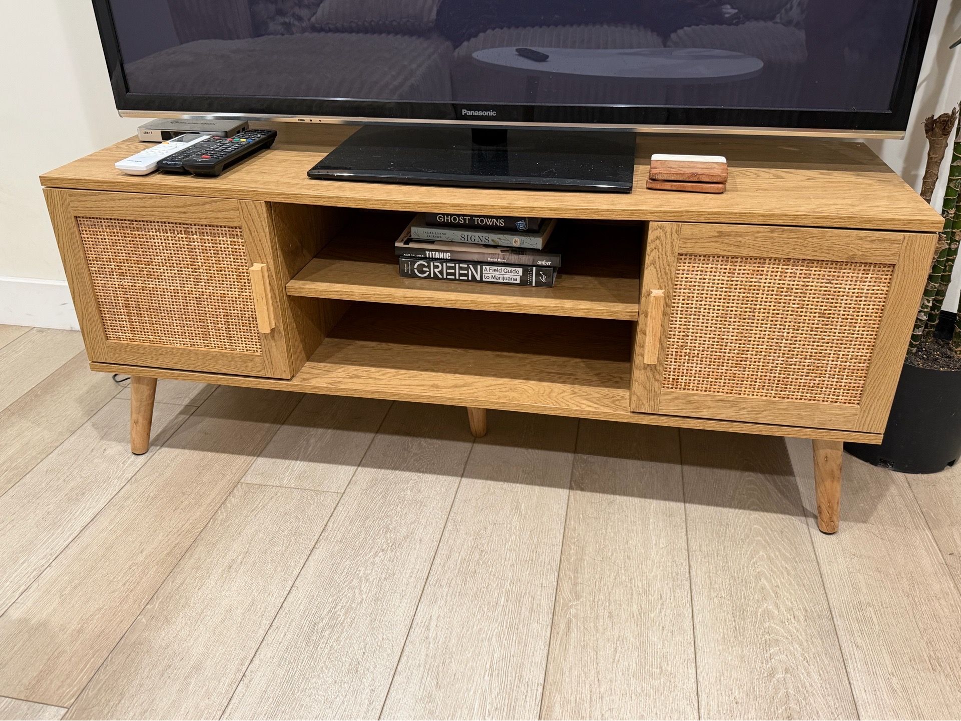 Tv stand
