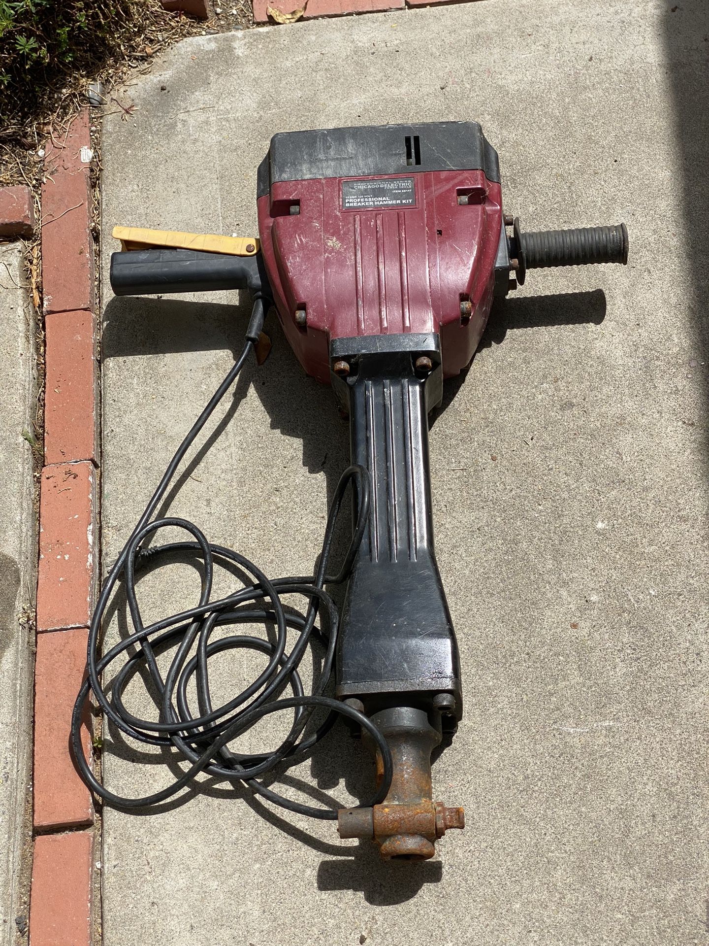 Chicago Electric 15 Amp Pro Jack Hammer / Breaker Hammer 68147