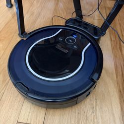 Shark Robot Vacuum RV761 – New Battery, Clean, Works Great