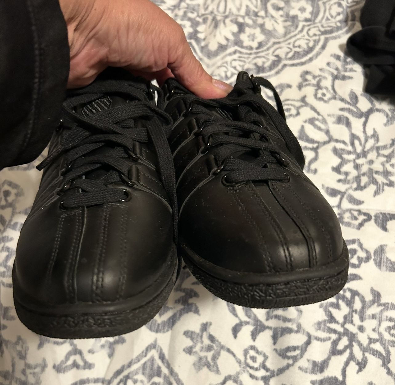 Near new kswiss Black Shoes - Size 8.5