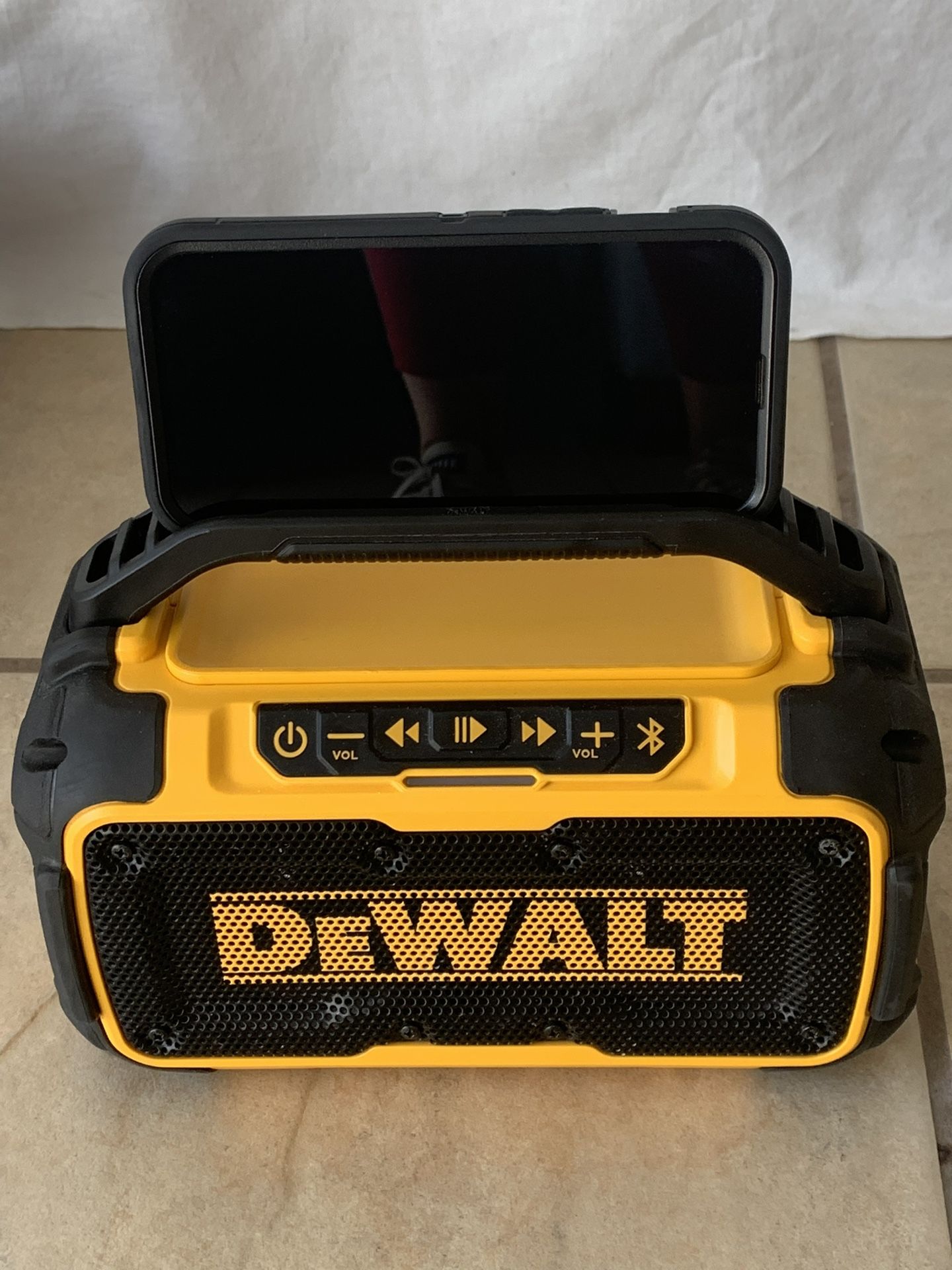 DEWALT 20V MAX Lithium-Ion Cordless Bluetooth Speaker - NEW