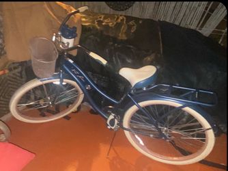 Woman’s Bike -  Like New Condition.