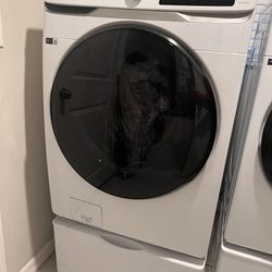 Washer And Dryer With Pedestals 