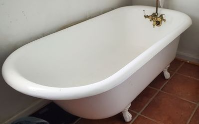Antique clawfoot Tub