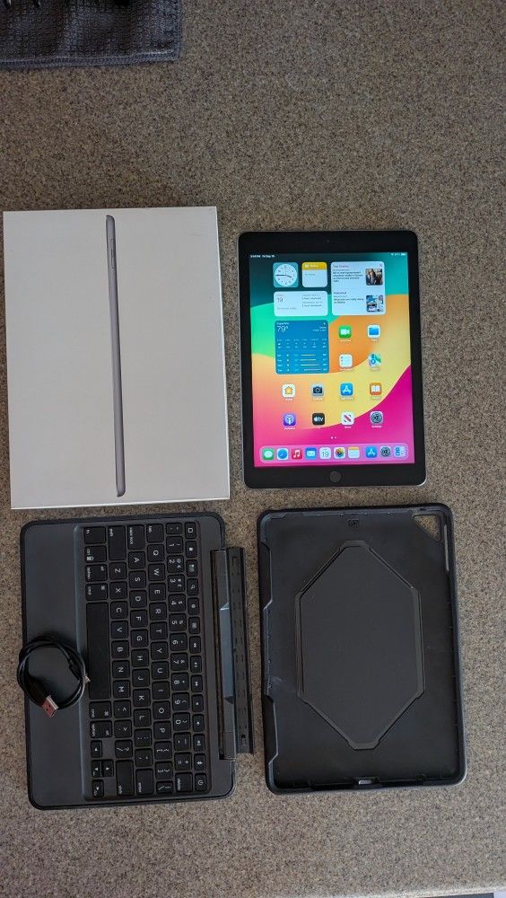 iPad 6th Generation Wi-Fi Apple 32GB Case Keyboard Folio