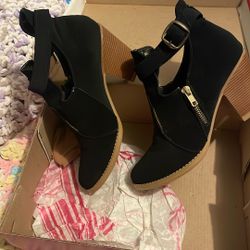 Boots Size 8 New