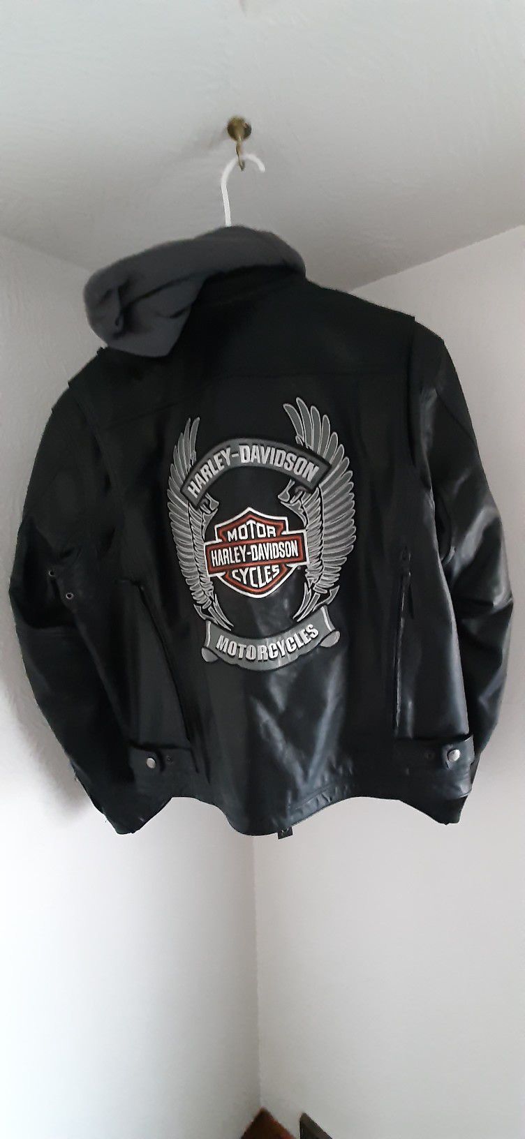 Harley Davidson Leather Jacket     X-Large