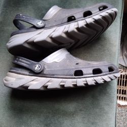 CROCS ALL TERAIN  HD BOTTOM. MENS  10    