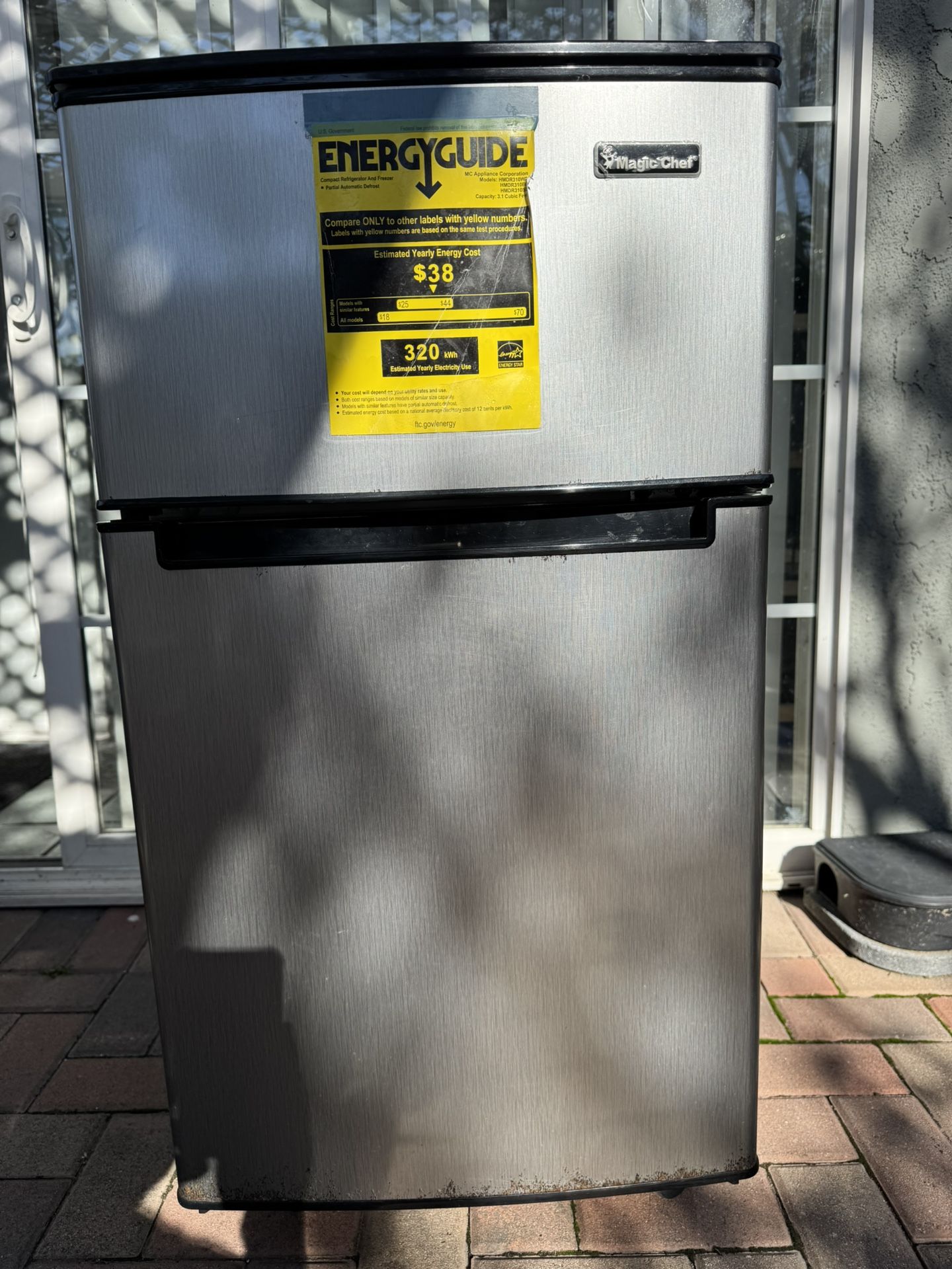 Magic Chef 3.1 Cu Mini Fridge $80.00