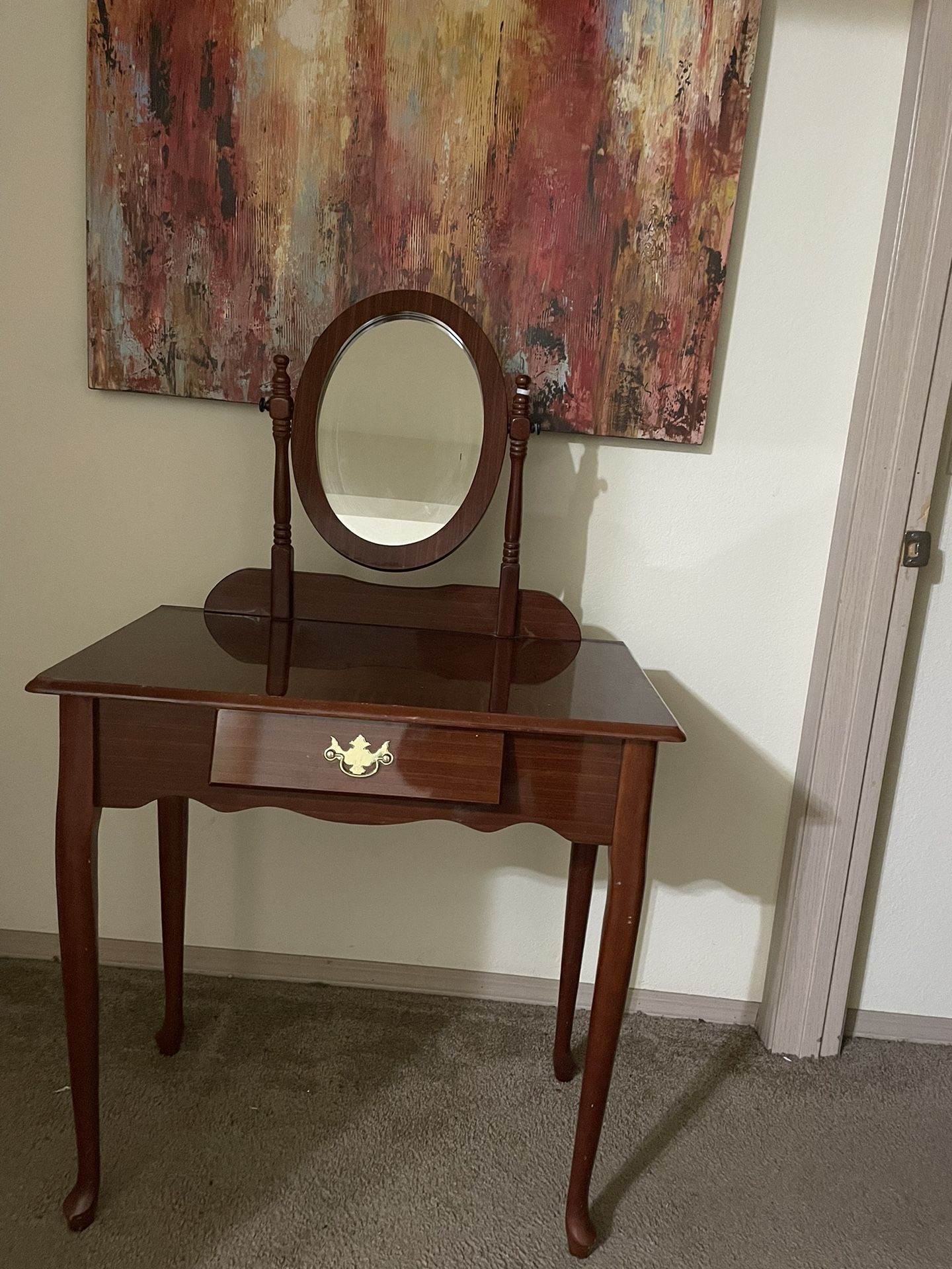 Wooden Vanity Table With Mirror