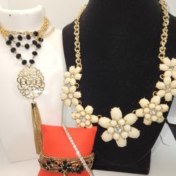 VINTAGE LOT BEAUTIFUL MATCHING SET 4 ITEMS, SIGNED (C)
