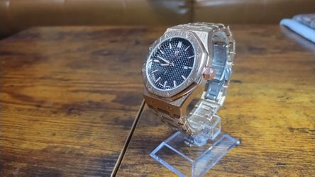 Rose Gold Luxury Style Watch W/ Accessories 