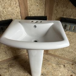 White Porcelain Pedestal Sinks 