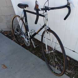 VINTAGE  1985 MEDICI ROAD BIKE ALL CAMPAGNOLO EQUIPPED. BEAUTIFUL PAINT EXCELLENT CHROME ALL ORIGINAL BOUGHT IN 1985 $1,400 I HAVE ORIGINAL PAPERWORK.