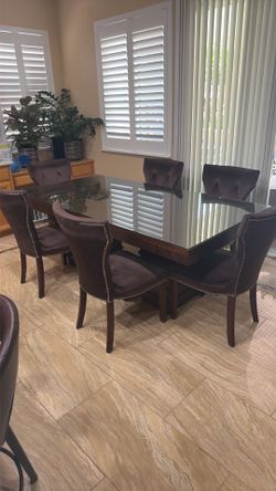 DINING TABLE with 6 chairs