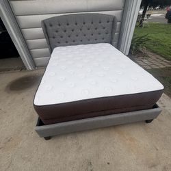 Beautiful Queen Size Bed