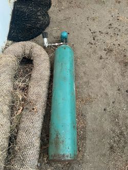 High pressure gas tank