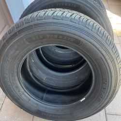 265/65/18 Dunlop Grandtrek Tires