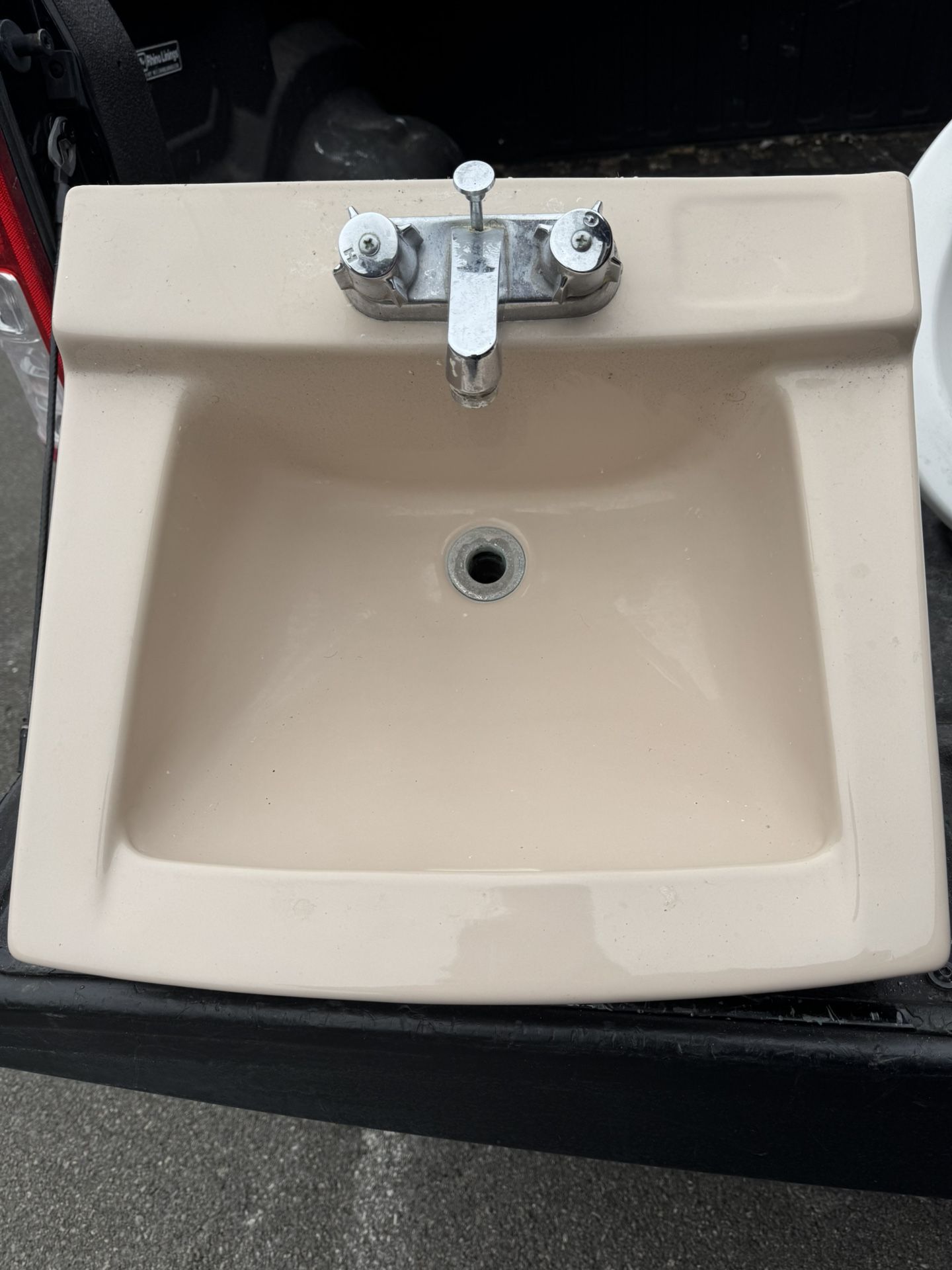 VINTAGE ANTIQUE PORCELAIN AMERICAN STANDARD LIGHT BEIGE BATHROOM SINK