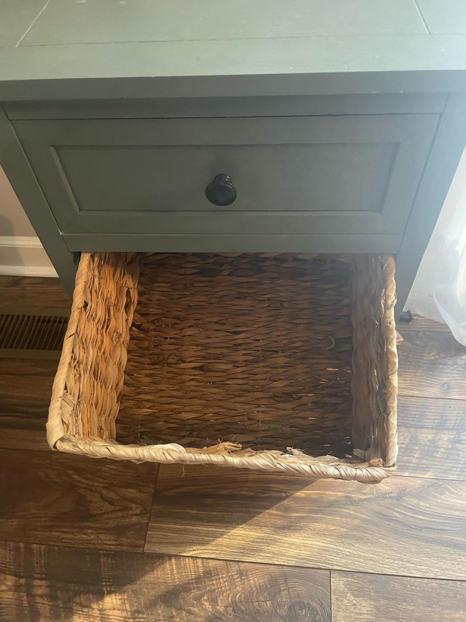 Side table with wicker baskets