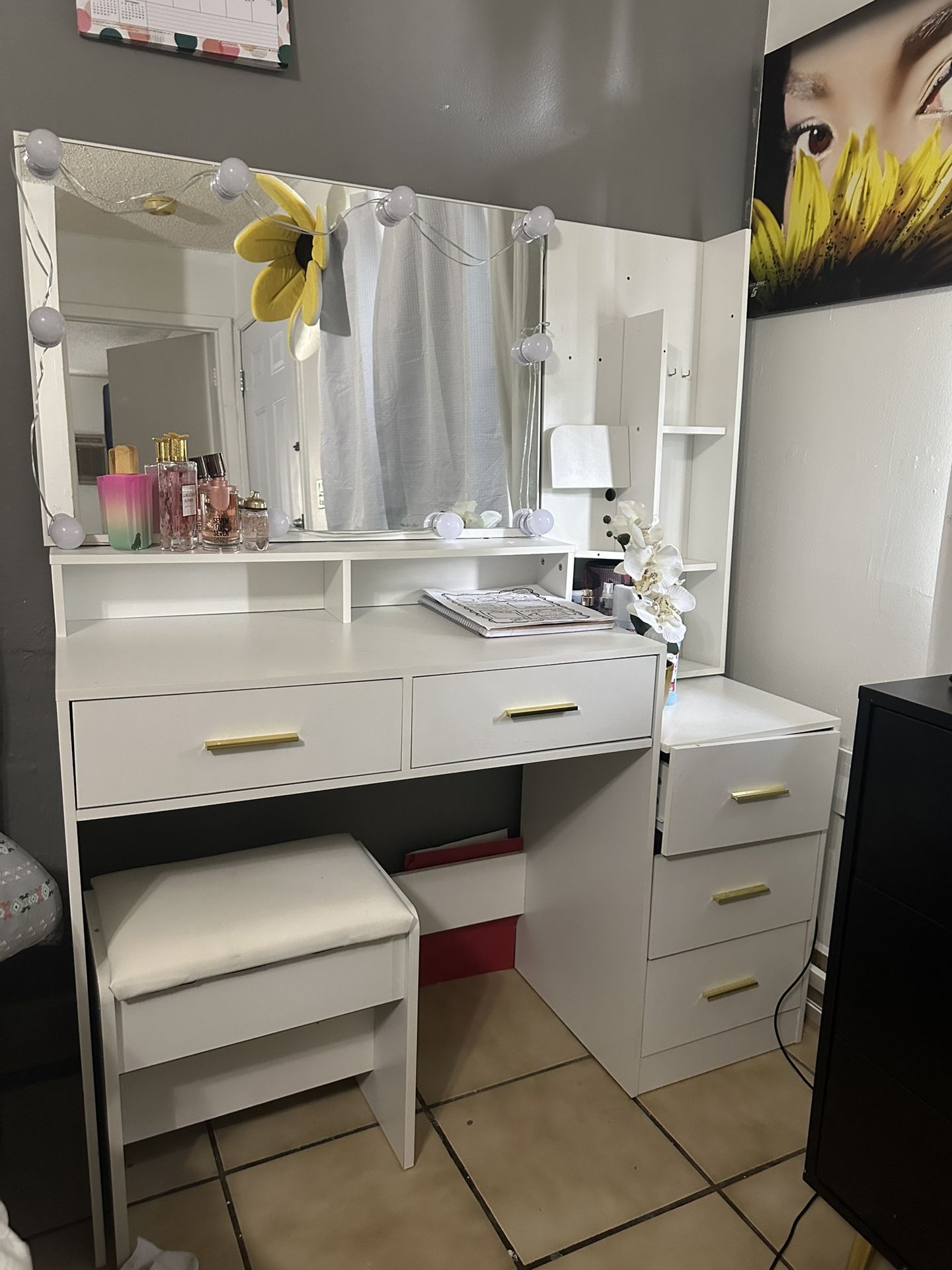 VANITY MIRROR