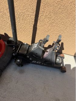 Daytona jack with jack stands sold as a set