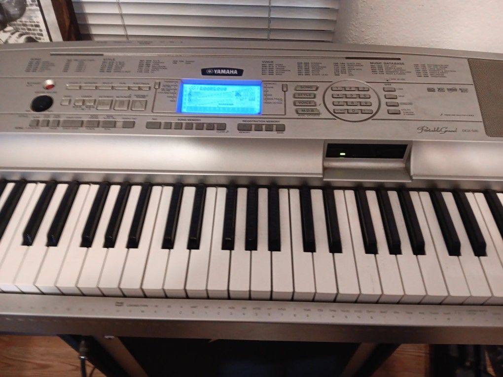Yamaha Dxg 500 Keyboard 88 Keys Portable GRAND