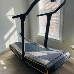 IN10CT CURVED TREADMILL NEW