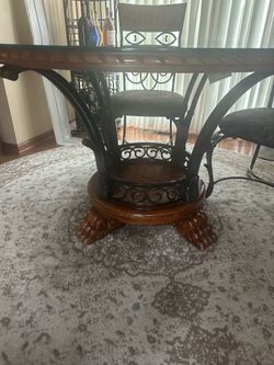 Kitchen set very sturdy for chairs