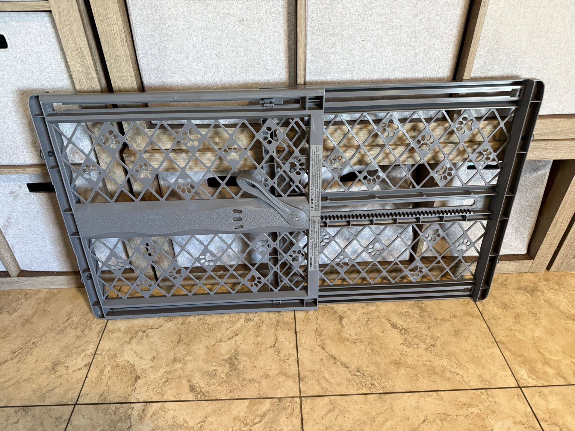Expandable Gate