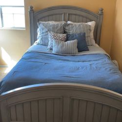 Queen Bed with mattress and box springs