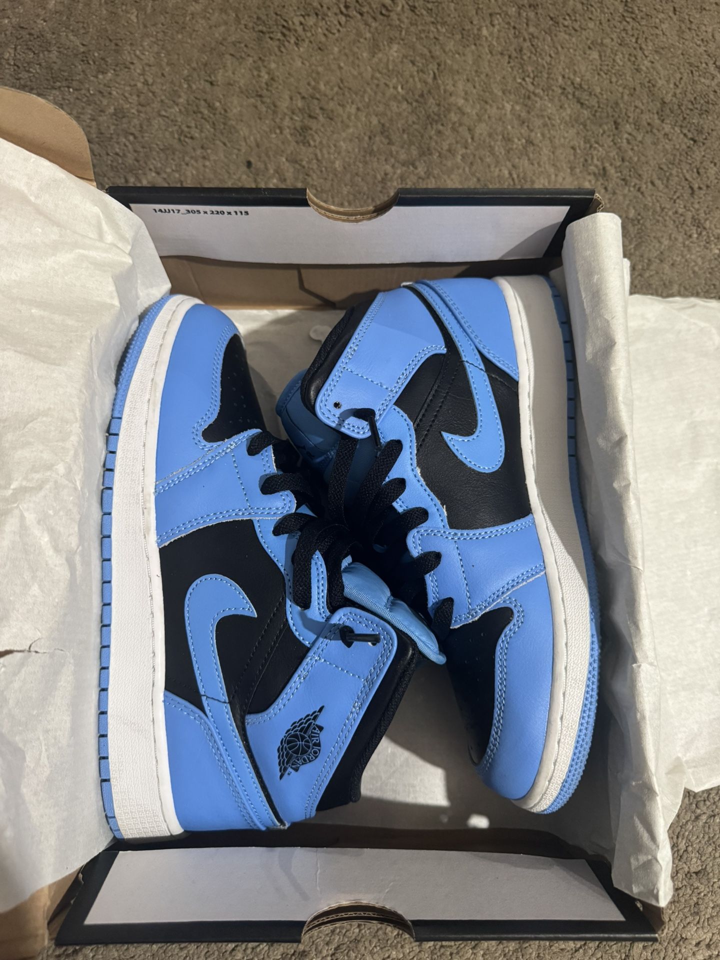 Jordan 1 Mids University Blue Black