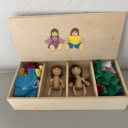Vintage Wooden Dress Up Dolls Plus 23 Items of Clothing Excellent Condition 