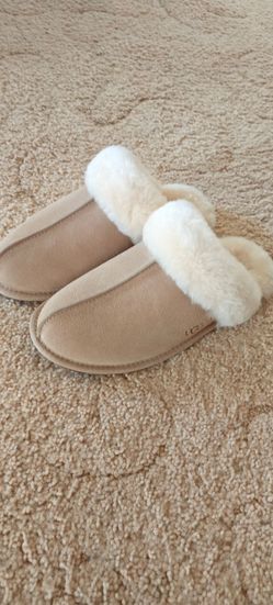 Size 9 NEW...UGG Scuffette II slippers feature a tan suede upper and a plush sheepskin