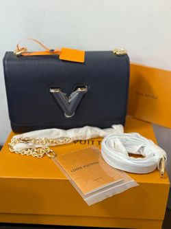 Twist MM bag in black and white Epi leather with a silver-tone and gold-tone LV twist-lock closure