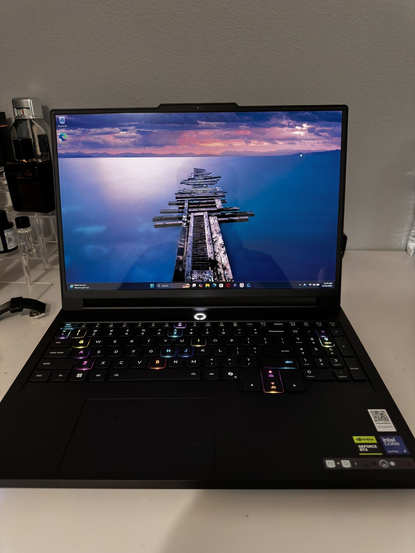 Lenovo legion 7i 16” OLED Intel Core Ultra 9 5080 1TB