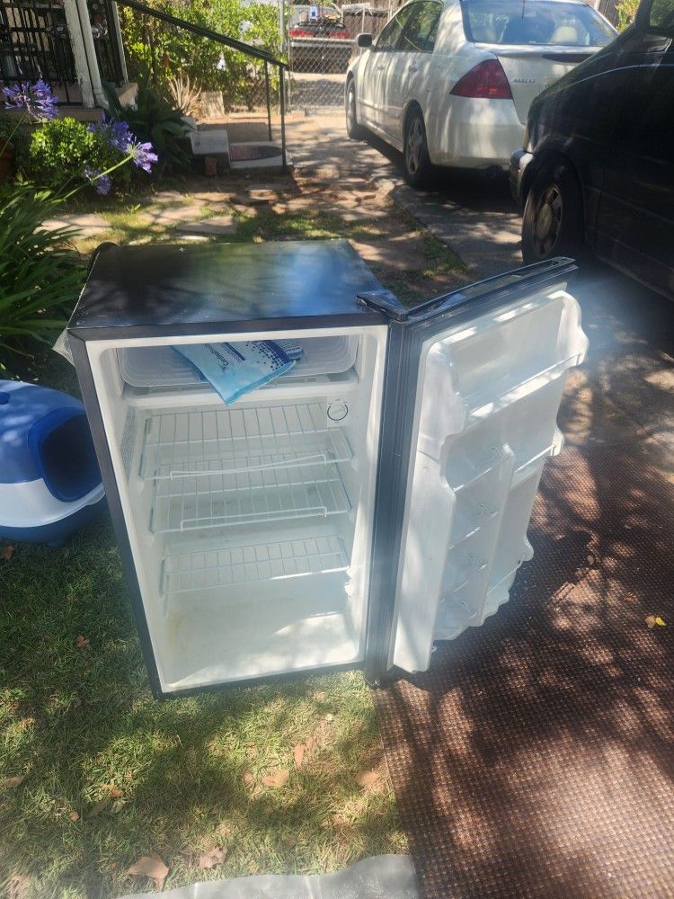 Minibar Small Refrigerator
