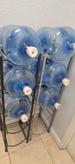 1 silver water jug rack