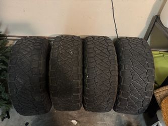 Nitto ridge grappler 285/70r17