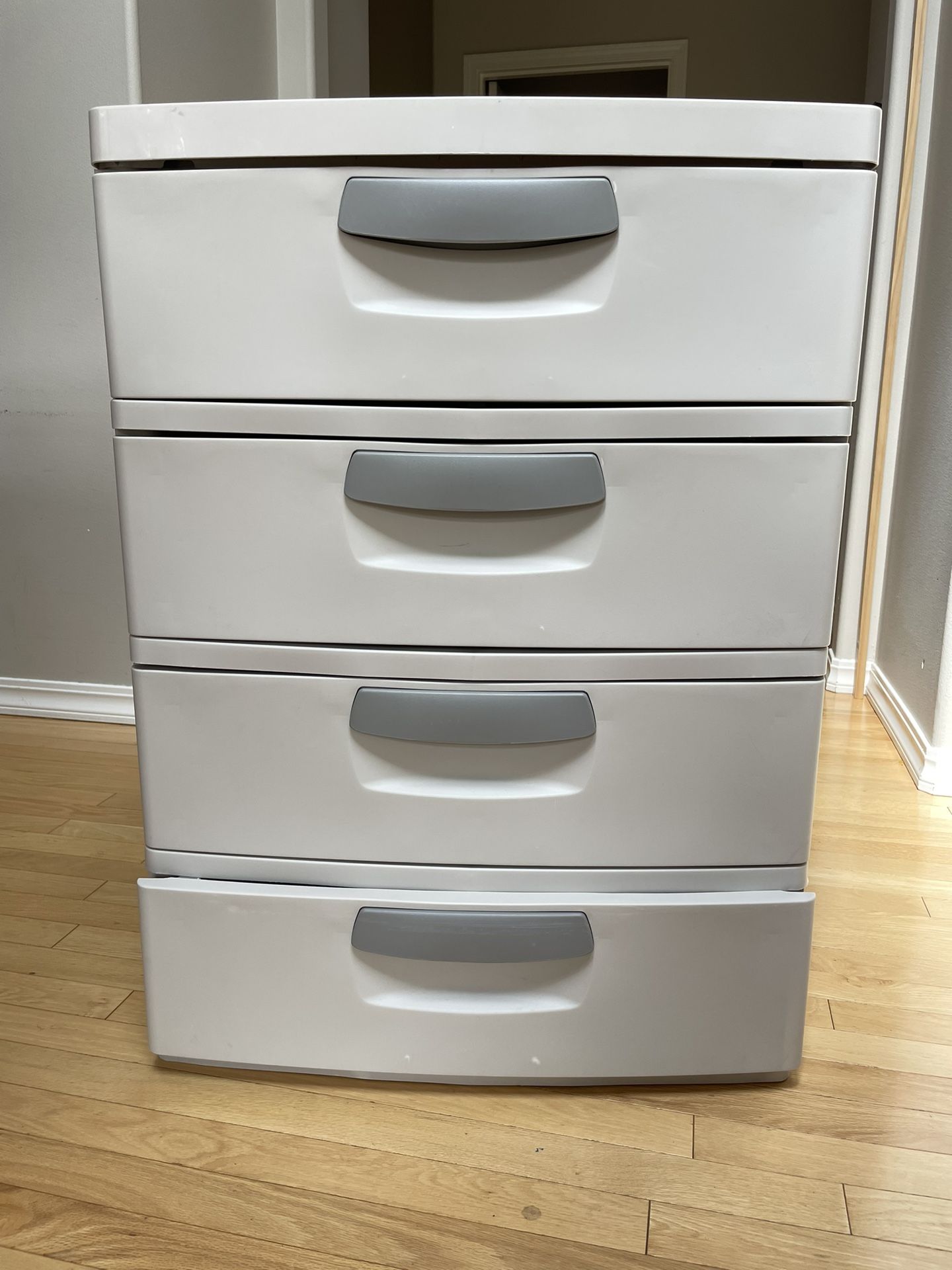 Sterilite Heavy Duty Plastic Storage 4 Drawer Unit
