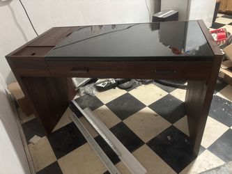 Free Desk with glass top