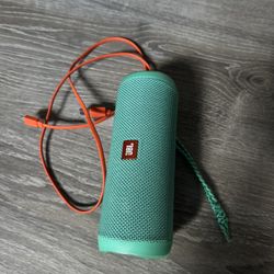 JBL Flip 4 Speaker. Perfect Condition 